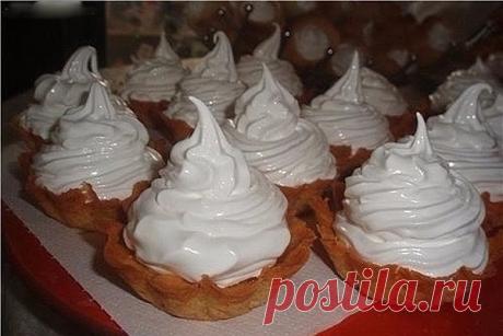 Ингредиенты для "Крем "Мокрое безе""от АННЫ ВЕРЕЩАК !!! :  
Белок яичный (если мелкие, то 5 шт.) —4 шт.  
Сахар —1 стакан.  
Ванилин —1 пакет.  
Кислота лимонная —1/4 ч. л.  
 
Рецепт "Крем "Мокрое безе"":  
Миксером слегка взбить белки, добавить сахарный песок, ванилин и лимонную кислоту.  
Ставим на водяную баню, чтобы вода уже кипела и взбиваем миксером 10-15 минут. Масса получится белоснежная и пышная. Когда на креме появятся следы от венчика (крем начнет наворачиватьс...