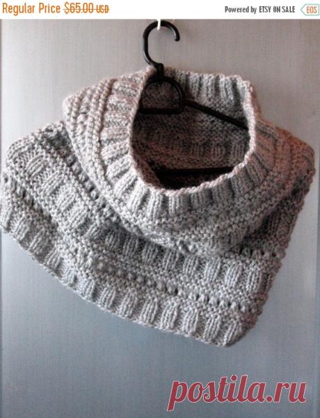 Infinity Scarf Cowl Wrap Light Gray Hand knit Wool от Initasworks