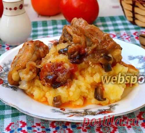 Жареная курица в соусе с баклажанами