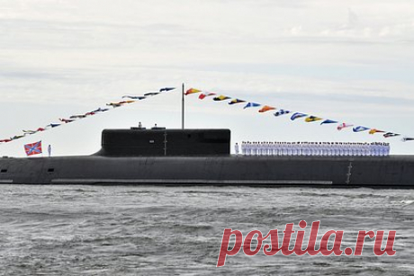 В США оценили новую подлодку проекта «Борей-А». Атомная подводная лодка «Генералиссимус Суворов» проекта 955А «Борей-А» усилит Тихоокеанский флот. Об этом пишет обозреватель американского издания 19FortyFive Питер Сучиу. Построенная по модернизированному проекту подлодка отличается улучшенной скрытностью и маневренностью.