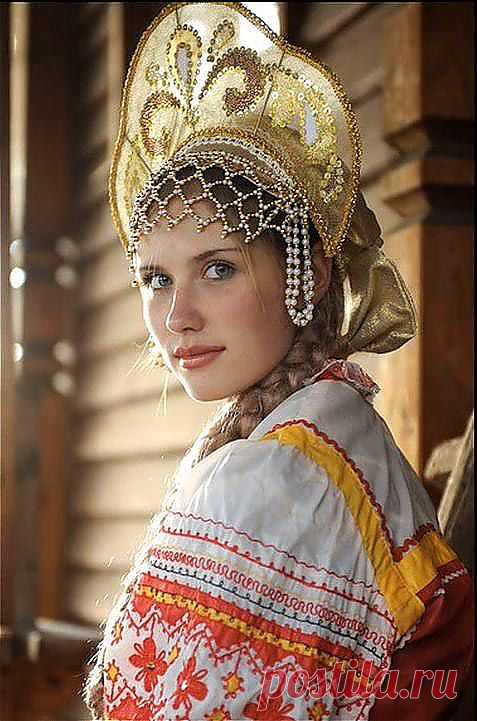 Когда вы одеты в счастье — это лучший наряд! В таком одеянии вы светитесь изнутри и освещаете все вокруг. Поэтому, раздумывая утром, что бы вам надеть… скажите себе: "Надену-ка я счастье… оно мне так идет!"﻿