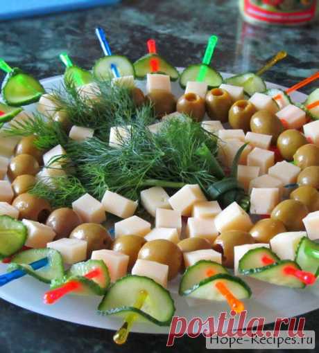 Закуска на шпажках — канапе с сыром и оливками « Рецепты Надежды