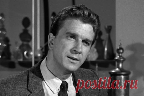 Лесли Нильсен, 11 февраля, 1926
• 28 ноября 2010