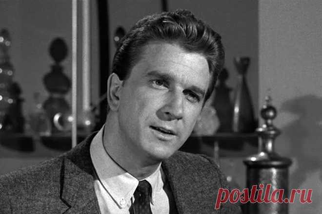 Лесли Нильсен, 11 февраля, 1926
 • 28 ноября 2010