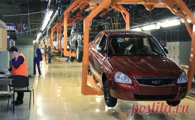 Доля АвтоВАЗа на российском рынке упала ниже 20%. На фоне падения продаж новых автомобилей в январе 2022 года доля АвтоВАЗа сократилась на российском рынке до уровня ниже 20% впервые с 2017 года. В компании объясняли сокращение доли нехваткой электронных комплектующих