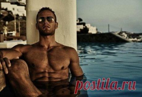 Настоящий мужчина, как волк: либо один, либо с одной волчицей навсегда! А бегать за овцами — это удел баранов!