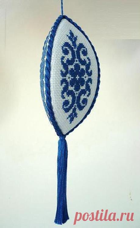 Pinwheel Ponders: Three Sided Ornament Tutorial