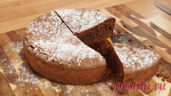 Шоколадно-ореховый торт из Неаполя Торт имеет насыщенный шоколадный вкус, ореховый аромат и необычную текстуру - он одновременно и рассыпчатый, и влажный. Шоколад - 170 гМасло сливочное мягкое - 170 гКакао-порошок - 14 гЖелтки - 4 штВа...