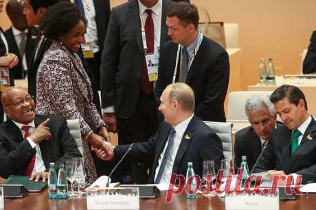 Появилось видео первого рукопожатия Путина и Трампа — Российская газета