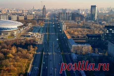 На дереве у штаба ОДКБ в Москве нашли ящик с надписью «Радий». На место выехали специалисты для его изучения.
