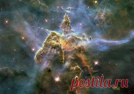 Телескоп Hubble: лучшие снимки за 2014 год Таинственные туманности, до которых миллионы световых лет, рождение новых звезд и столкновения галактик. Подборка лучших фотографий с космического телескопа Hubble за 2014 год.