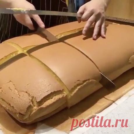 Бисквитик к чаю Бисквитик к чаю БОЖЕ ТЫ МОЙ КАКОЙ ЖЕ ОН ВКУСНЫЙ Ингредиенты: Яйца4 шт. Сахар110 г Мука100 г Жидкий мед 2-3 ст. л. Теплая вода1 1/3 ст. л. Способ