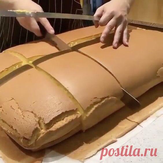 Бисквитик к чаю Бисквитик к чаю БОЖЕ ТЫ МОЙ КАКОЙ ЖЕ ОН ВКУСНЫЙ Ингредиенты: Яйца4 шт. Сахар110 г Мука100 г Жидкий мед 2-3 ст. л. Теплая вода1 1/3 ст. л. Способ