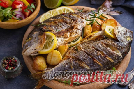 Запеченная дорада в духовке – 10 рецептов с фото + видео 10 вкусных пошаговых рецептов запекания дорадо в виде филе или целиком в духовке. Варианты приготовления с овощами, грибами и различными маринадами в фольге, рукаве или открытой форме.