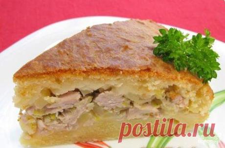 Мясной пирог на скорую руку 
https://povar.ru/recipes/myasnoi_pirog_na_skoruiu_ruku-14504.html

Мясной пирог на скорую руку - пошаговый кулинарный рецепт на Повар.ру
Вкусный и сытный пирог придется по вкусу всем, особенно мужчинам. А главное, что готовится этот мясной пирог на скорую руку - вам не придется тратить много времени и сил на его приготовление!