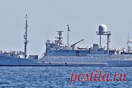 Судно ВМС Украины получило повреждения из-за непогоды в Черном море. Украинский военный корабль получил повреждения во время непогоды в Черном море. О том, что судно размагничивания U-811 «Балта» терпит бедствие, рассказал депутат из фракции «Европейская солидарность», генерал-лейтенант Михаил Забродский. По его словам, инцидент произошел днем в районе острова Змеиный.