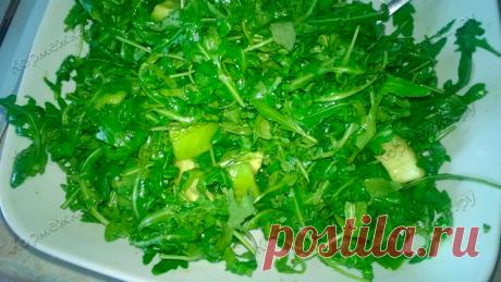 Салат с рукколой и авокадо