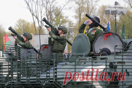 Лукашенко сравнил военную мощь Белоруссии и США