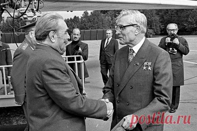 Советский «Серый кардинал» / Назад в СССР / Back in USSR