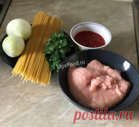 Спагетти с томатным соусом и куриными фрикадельками