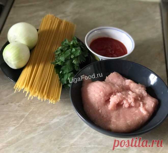 Спагетти с томатным соусом и куриными фрикадельками