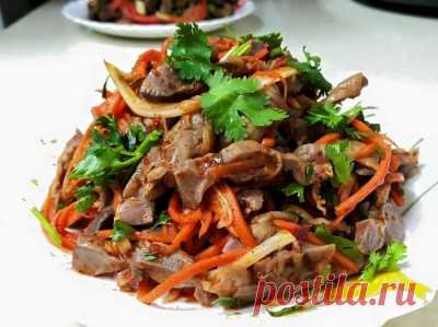 Корейская морковь (хе) с куриными желудками : Салаты