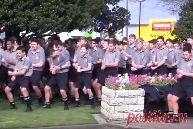 Любимый школьный учитель скончался&#8230; И вот, что случилось на похоронах | KaifZona.Ru