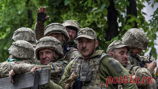Медведчук заявил об угрозе социальной катастрофы на Украине. Фронт дает Украине огромное количество невосполнимых потерь и инвалидов, в то же время верхушка страны сходит с ума от вседозволенности и безнаказанности. Такое мнение в своей статье "Затягивание войны уничтожит Украину и потянет ко ...