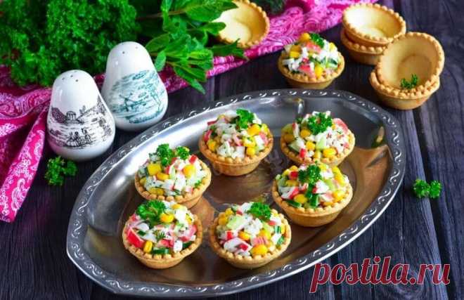 Салат В Тарталетках С Крабовыми Палочками Вкусный, яркий и простой салат в тарталетках с крабовыми палочками - интересный выбор для праздничного или фуршетного стола.