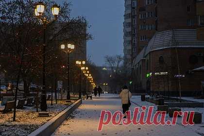 Москвичи увидят редкое полярное сияние. Москвичи в четверг и пятницу смогут наблюдать в небе редкое полярное сияние. Об этом жителей столицы предупредила сотрудник Центра прогнозов космической погоды ИЗМИРАН Мария Абунина. По словам ученого, полярное сияние можно будет увидеть благодаря магнитной буре, которая может стать одной из сильнейших в 2023 году.