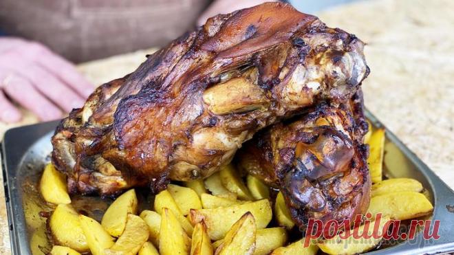 Лучшая рулька свиная в духовке очень сочная и ароматная