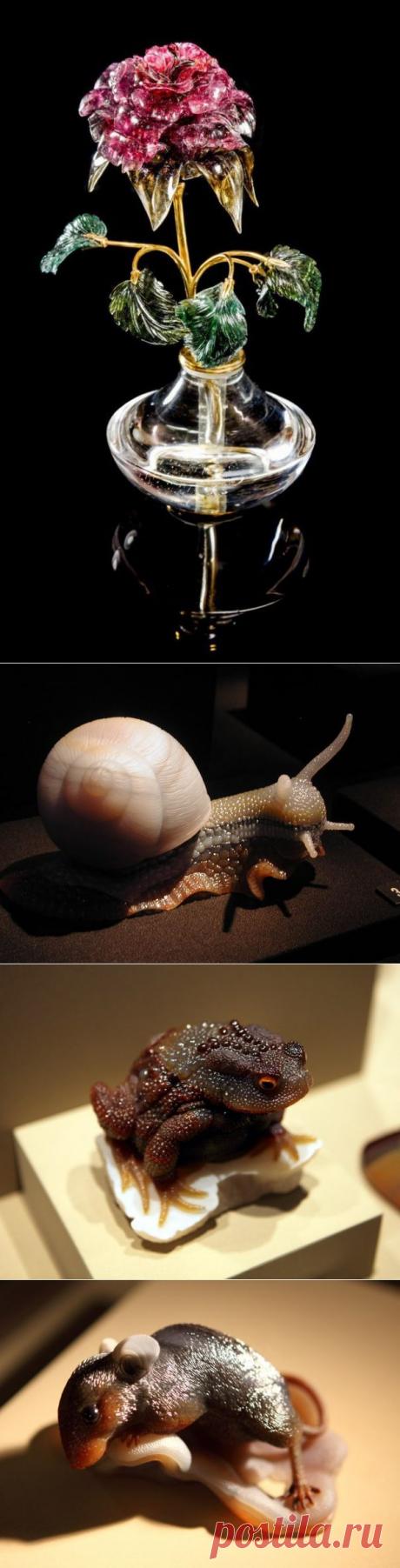 Великолепная резьба по камню. Похоже автор работ встречался с Хозяйкой Медной Горы :)