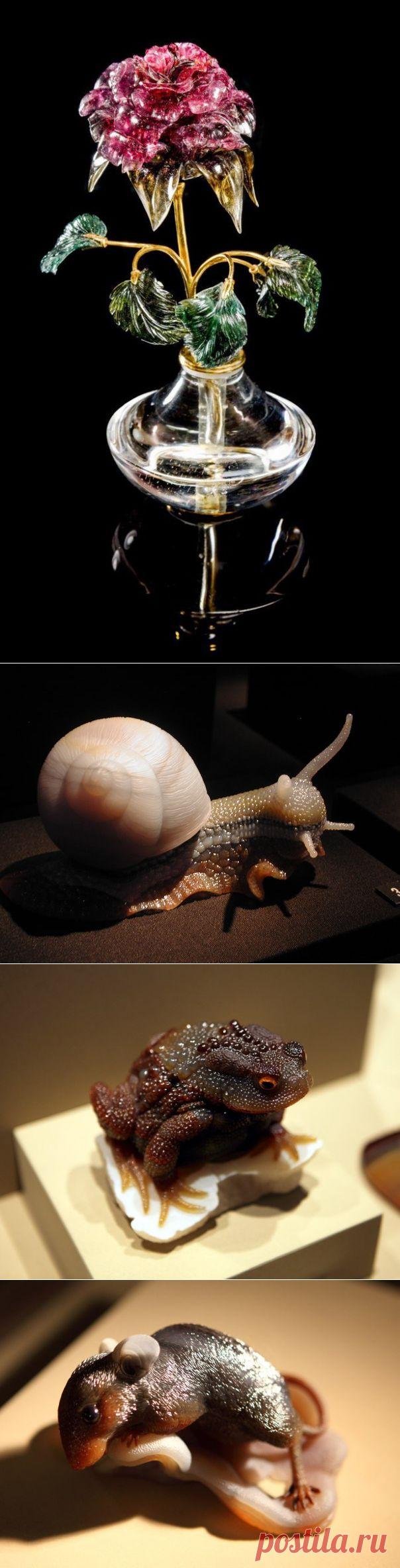 Великолепная резьба по камню. Похоже автор работ встречался с Хозяйкой Медной Горы :)