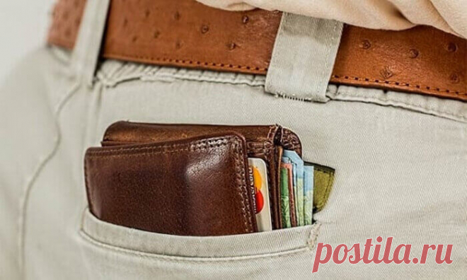 Как научиться зарабатывать деньги: 10 простых советов Мы, конечно, не призываем вас чахнуть над златом, словно Кощей Бессмертный, но согласитесь: чертовски приятно дрыгать ножкой, лежа в гамаке где-нибудь на Мальдивах, а не шарахаться от назойливых продавцов «пахлавы медовой» в Одессе.Да и туфельки от «Маноло Бланик» смотрятся гораздо выигрышней резиновых шлепанцев китайского производства.А чтобы хватало на отпуск и к отпуску, нужно точно знать ответ на вопрос: «Как научит...