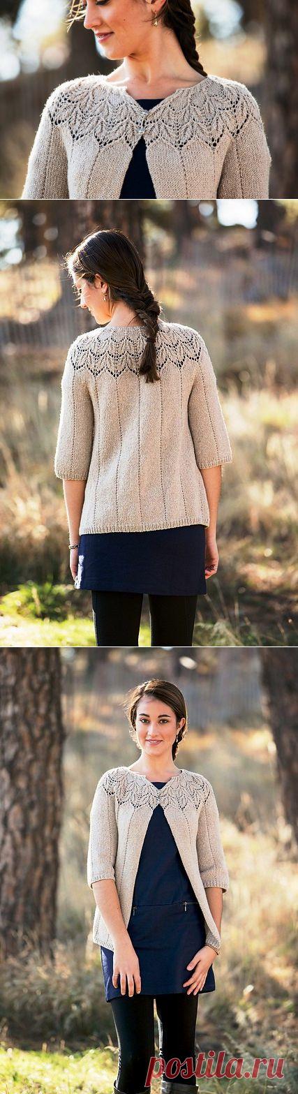 Жакет с красивой ажурной кокеткой.