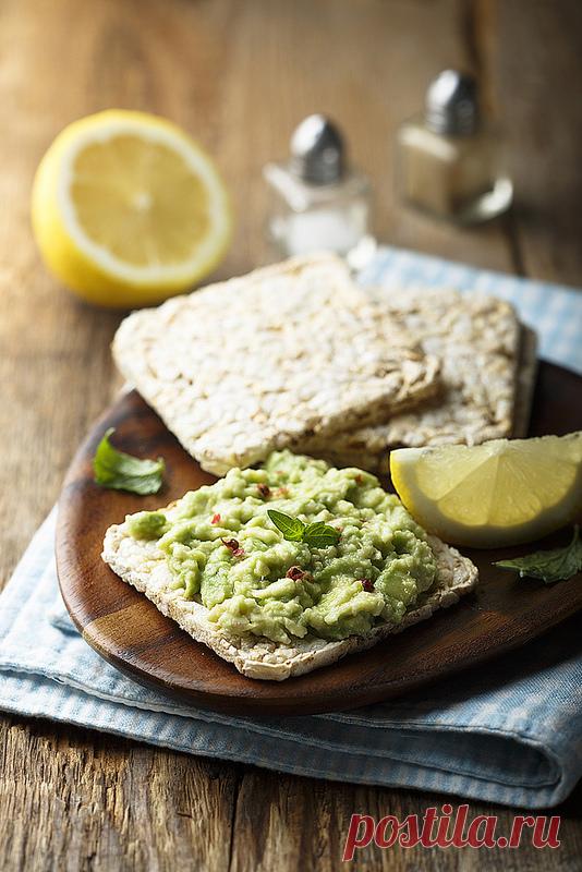 2 очень простых рецепта блюд с авокадо — Готовим дома