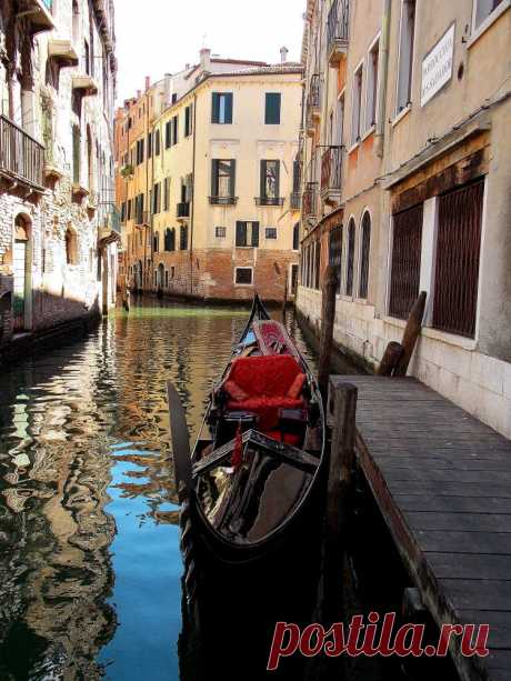 away from the madness, a photo from Venice, Veneto | TrekEarth