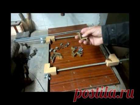 Самодельная струбцина для склейки рамок и шкатулок