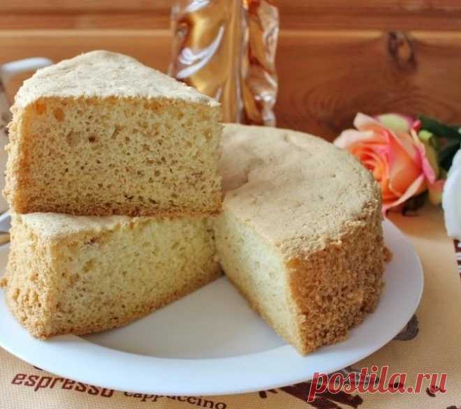 ​Пышный бисквит с арахисовой крошкой Такой бисквит можно использовать как самостоятельный десерт или как основу для торта.Ингредиенты:Яйцо куриное — 4 шт. Сахар — 180 г Мука пшеничная — 150 г Арахис — 100 г Сода — 1 ч. л. без горкиПриготовление:1. Арахис немного поджарьте на...