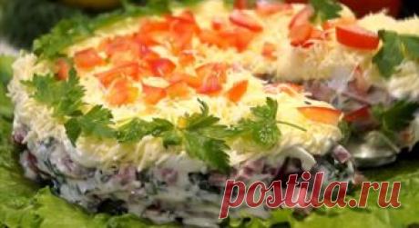Потрясающе вкусный салат с секретной заправкой Предлагаю сегодня приготовить не просто потрясающе вкусный салат, а летний салат торт....