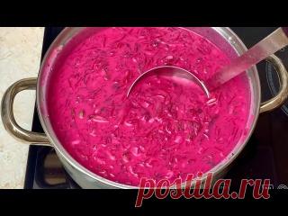 суп настолько вкусный, что вы будете готовить его хоть раз в неделю Свекла-2 штЛимонный сок-2 ст.л.Огурцы -4 штЯйца-3 штЛук зеленый- пучокУкроп- пучокКефир или йогурт-900 млВода (минеральная )-300 млГорчица американская ( нежная)-1-2 ст.л.Соль, черный молотый перец по вкусу Сметана и яйца для подачи