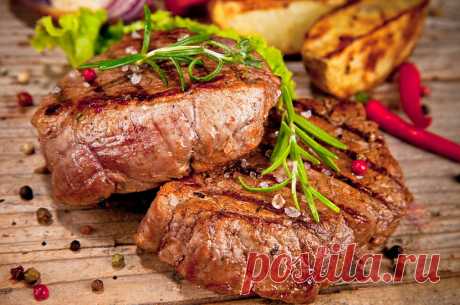 Секреты вкусного мяса от профессионалов 1. Мясо будет нежнее, если его за час до готовки его смочить водкой.2. Смешиваем мясо с соевым соусом и оставляем на ночь, а на следующий день жарим, оно получится очень сочным.3. Говядина и баранина получится мягким и сочным, если его посолить и поперчить перед запеканием, еще можно нашпиговать...