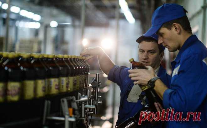 Минфин ответил на обвинения в дискредитации кваса. Квас — такой же газированный сахаросодержащий напиток, как и другие, подход к регулированию их продаж нужно унифицировать, считает Минфин. Президент «Очакова» ранее заявил о дискредитации кваса, который подпадет под акциз