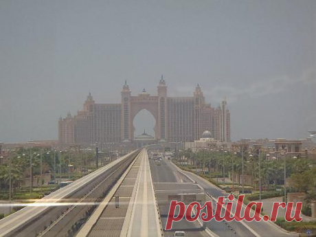 Дорога к отелю Атлантис.