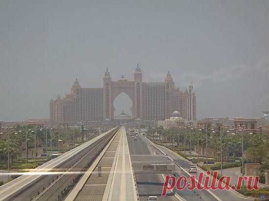 Дорога к отелю Атлантис.