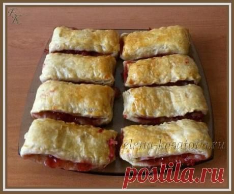 Слойки с клубникой и бананом