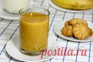 Молочный смузи с бананом и персиками