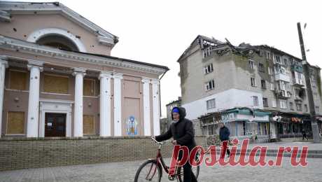 Отказавшимся от эвакуации жителям Харьковской области создали тяжелые условия жизни. Власти Харьковской области создали тяжелые условия жизни для граждан, которые отказались от эвакуации. Об этом РИА Новости рассказал военный эксперт, подполковник ЛНР в отставке Андрей Марочко. По его словам, попытки украинских властей ...