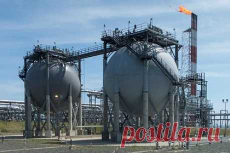 Стало известно о заработке Китая на перепродаже американского СПГ в Европу. Китай выгодно продает в Европу излишки сжиженного природного газа (СПГ), закупаемого у США. По данным The Wall Street Journal, китайские компании могут зарабатывать сотни миллионов долларов на каждой партии. Среди основных потребителей издание называет страны Европы, Японию и Южную Корею.