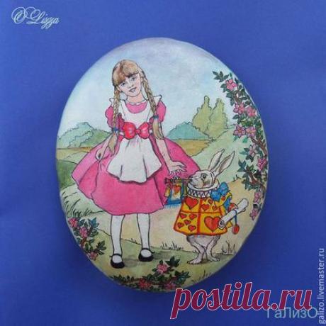 Купить Роспись по камню "Ариша в Стране Чудес" - разноцветный, оригинальный подарок, оригинальный сувенир. Художник Галецкая О.Lizza. www.livemaster.ru/galizo